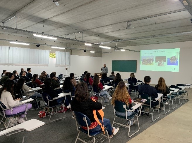 Clique para ampliar a foto carregando