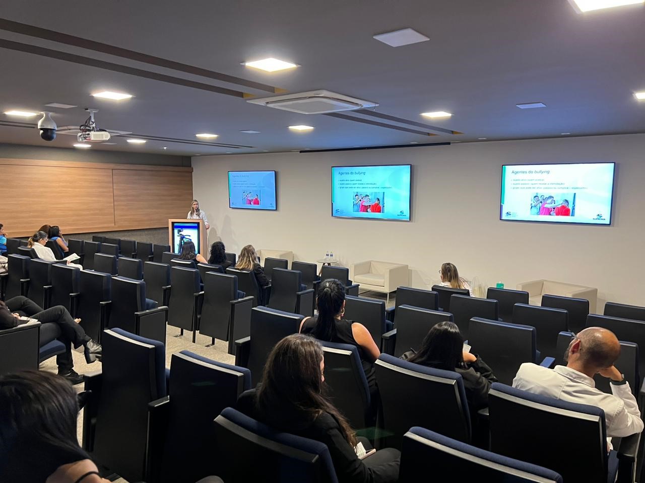 Clique para ampliar a foto carregando