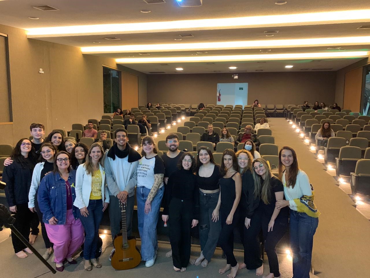 Clique para ampliar a foto carregando