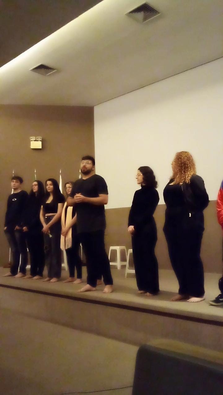 Clique para ampliar a foto carregando